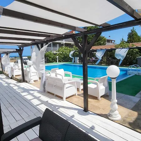 Хотел комплекс екзотика Лозенец