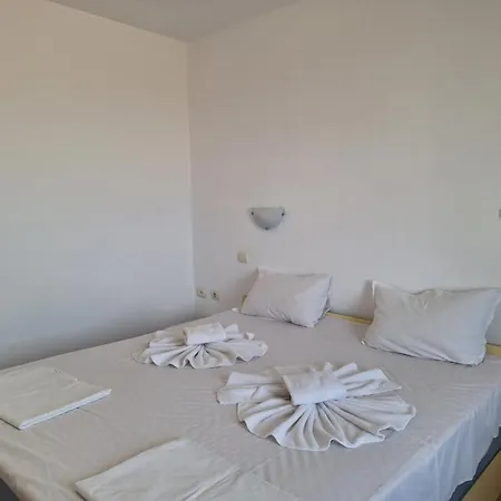 Complex Exotica فندق لوزينيتس